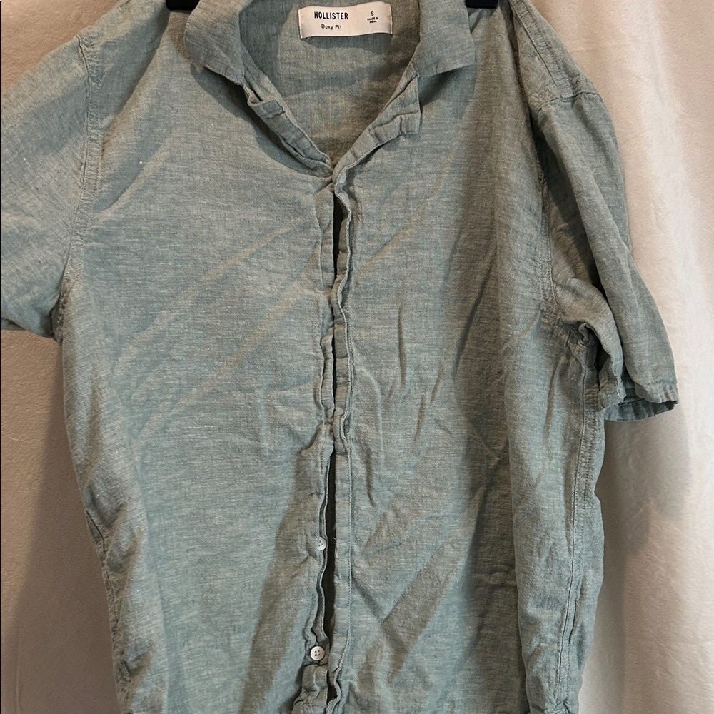 Hollister Men's Casual Light Green Button-Down Shirt